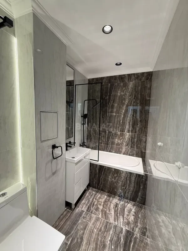 Kirayə verilir 2 otaqlı mənzil 105 m²