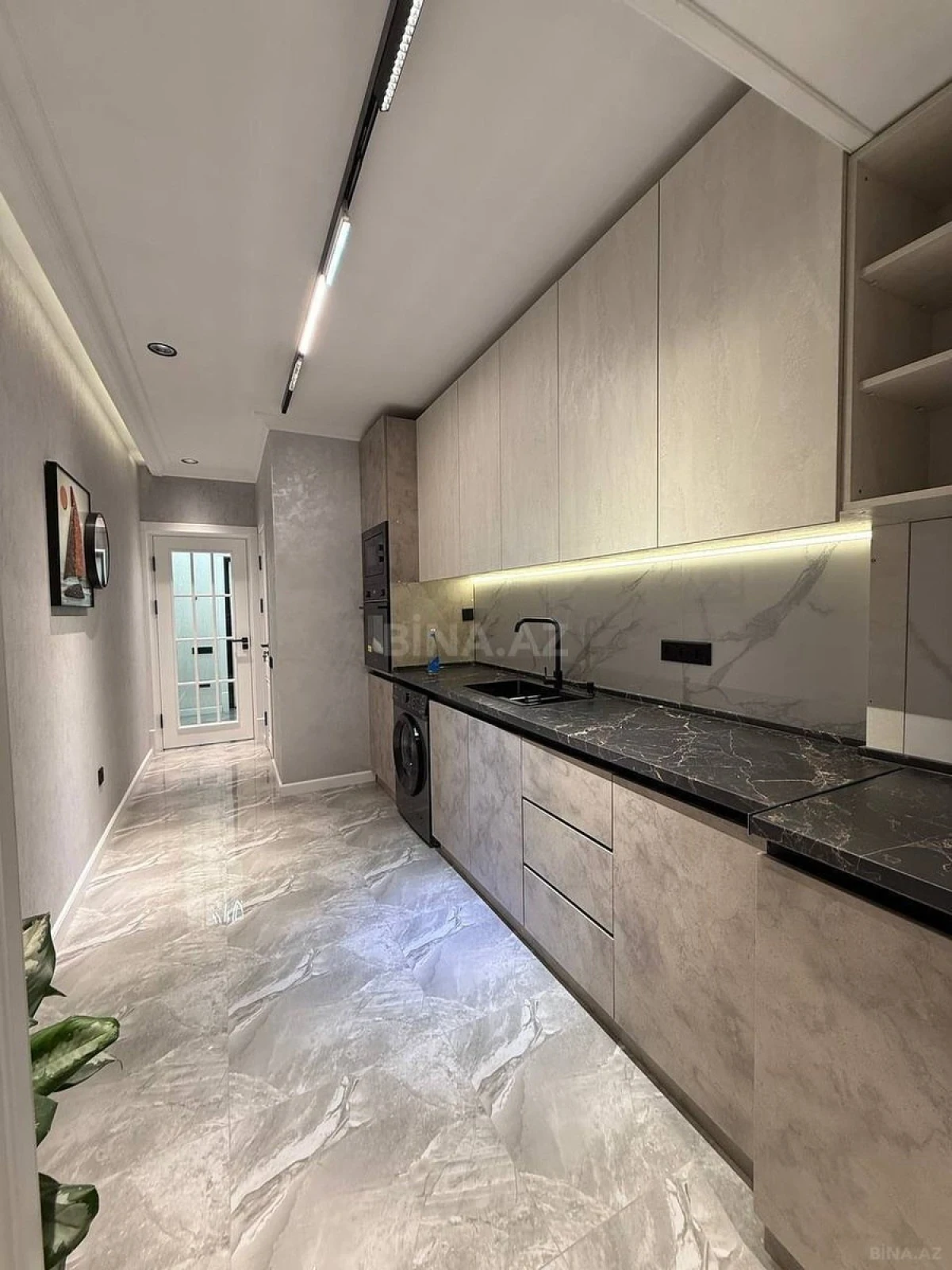 Kirayə verilir 2 otaqlı mənzil 105 m²