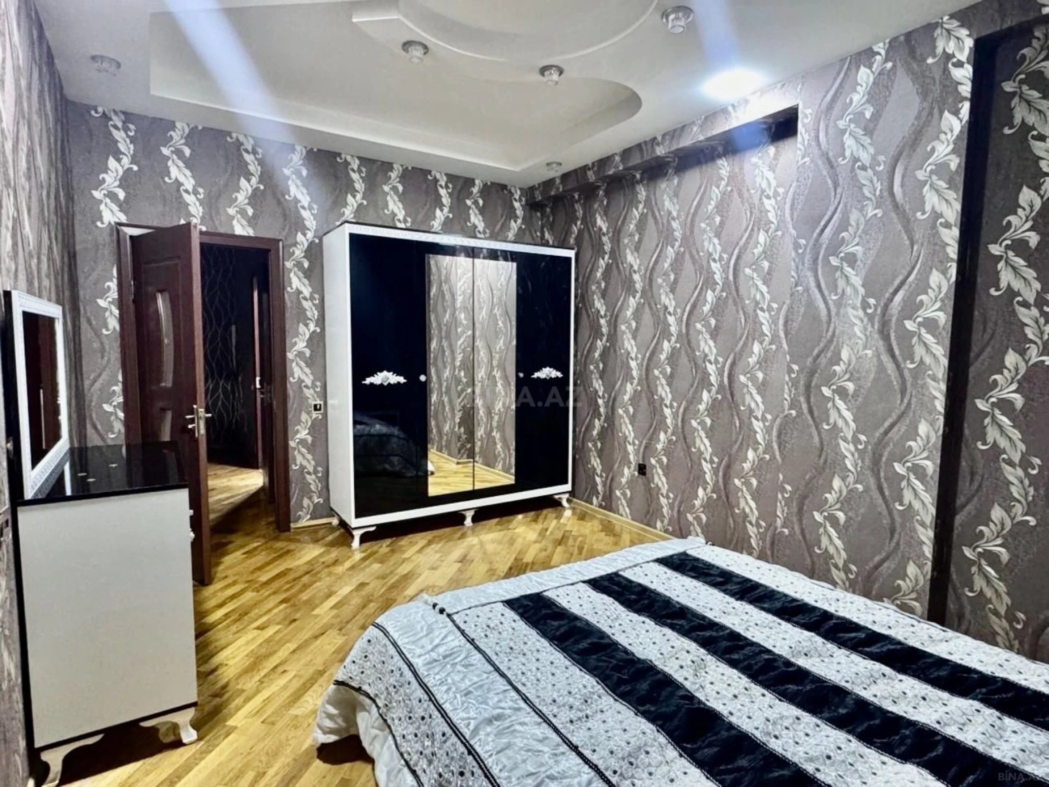 Kirayə verilir 3 otaqlı mənzil 105 m²