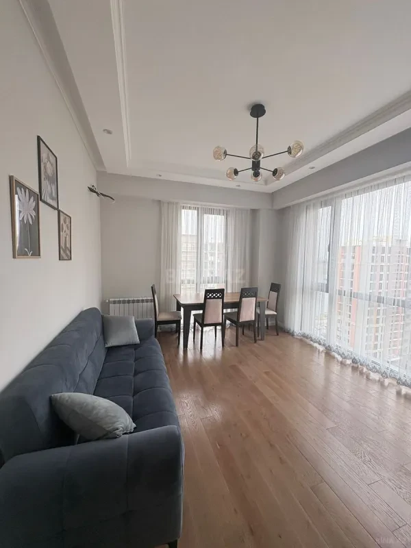 Kirayə verilir 2 otaqlı mənzil 75 m²