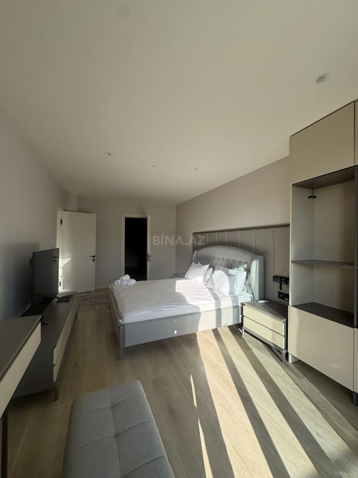 Satılır 2 otaqlı mənzil 101 m²