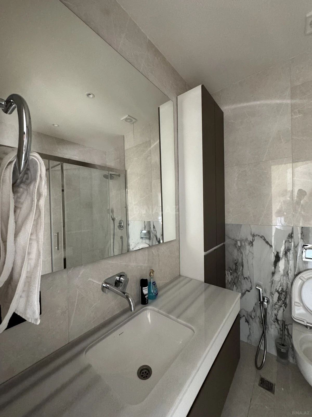 Satılır 2 otaqlı mənzil 101 m²