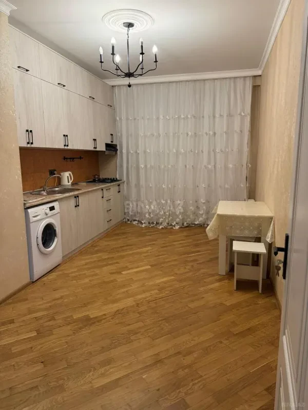 Kirayə verilir 2 otaqlı mənzil 90 m²