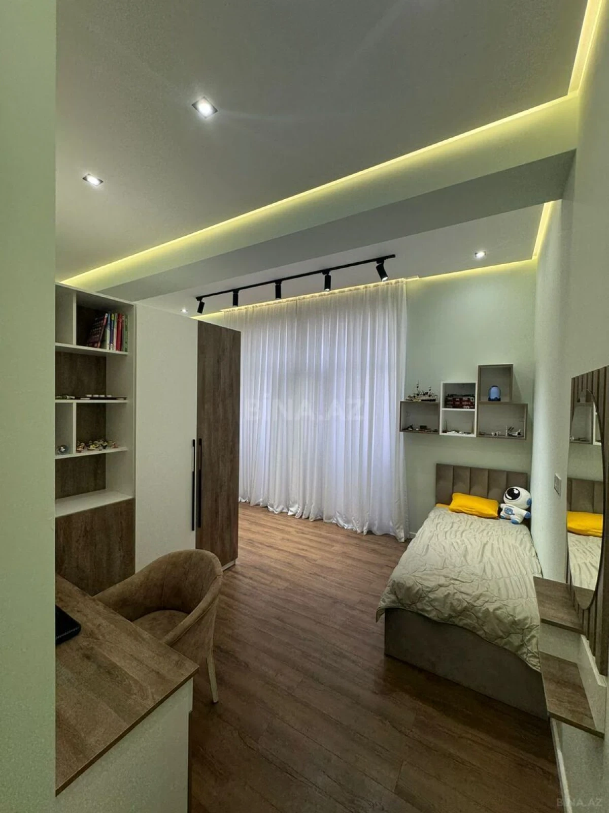 Kirayə verilir 2 otaqlı mənzil 87 m²