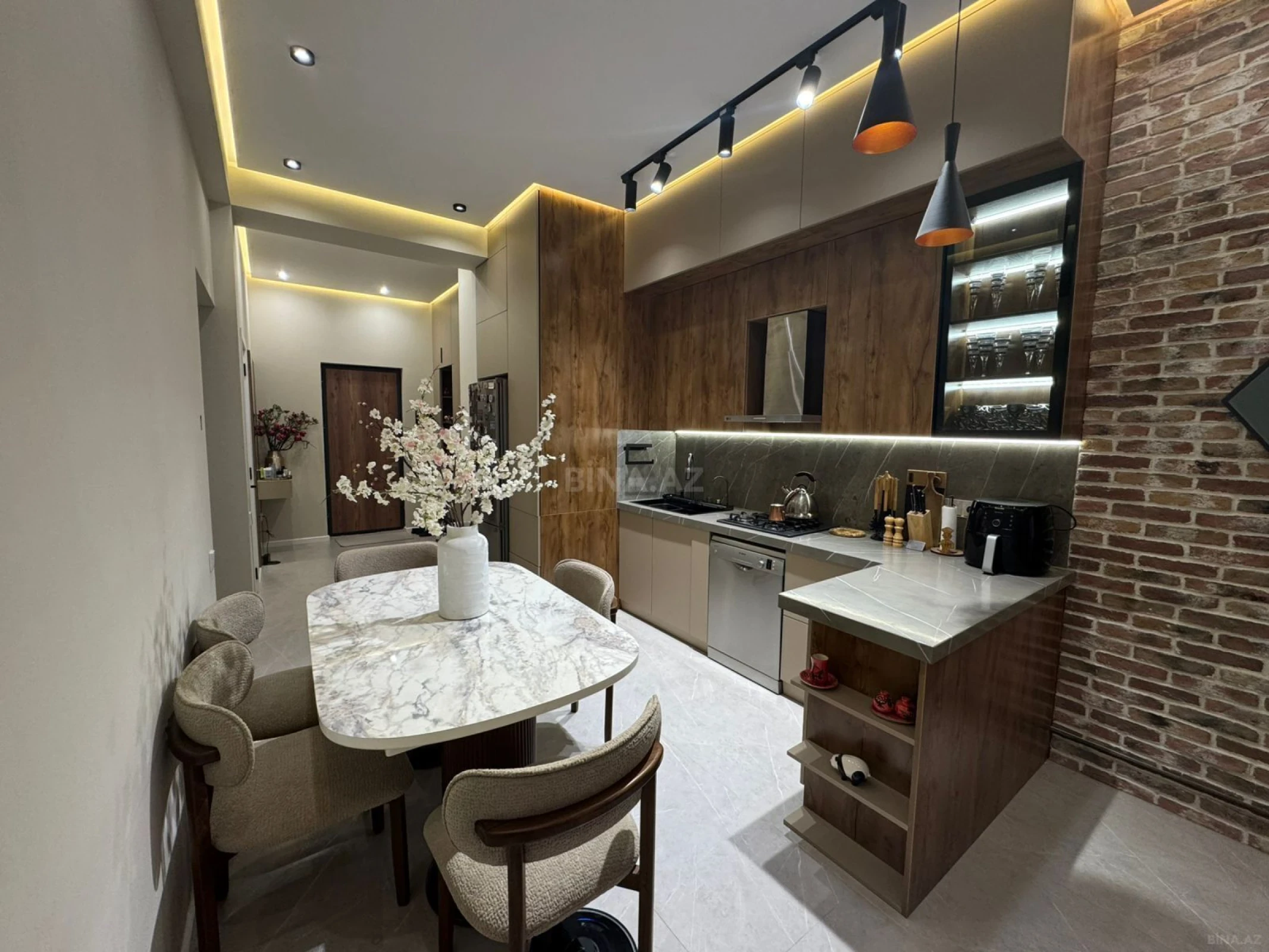 Kirayə verilir 2 otaqlı mənzil 87 m²