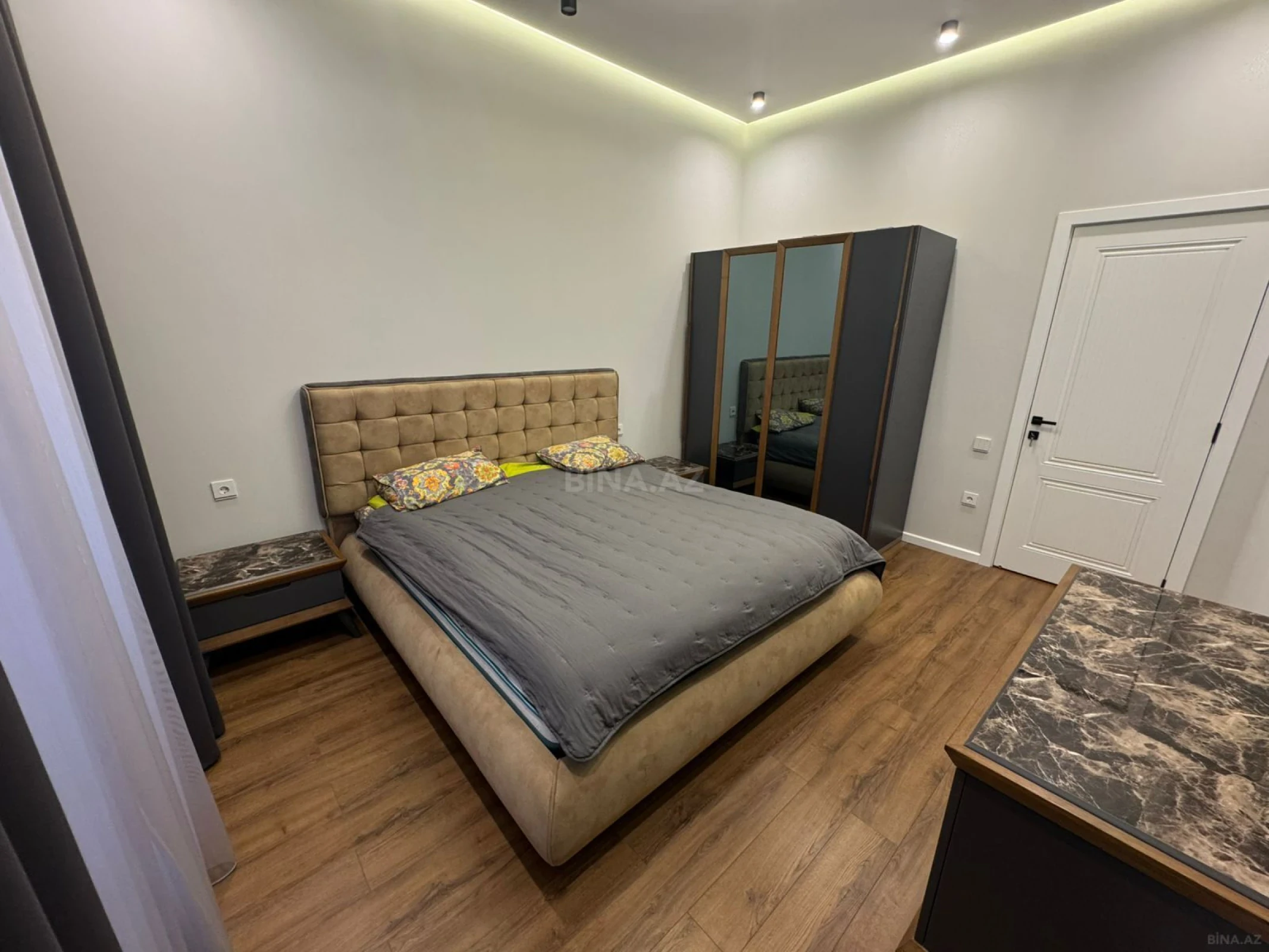 Kirayə verilir 2 otaqlı mənzil 87 m²