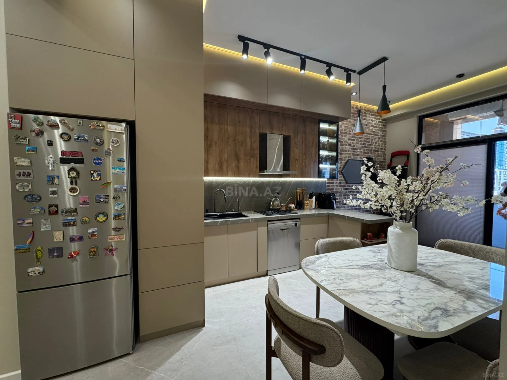 Kirayə verilir 2 otaqlı mənzil 87 m²