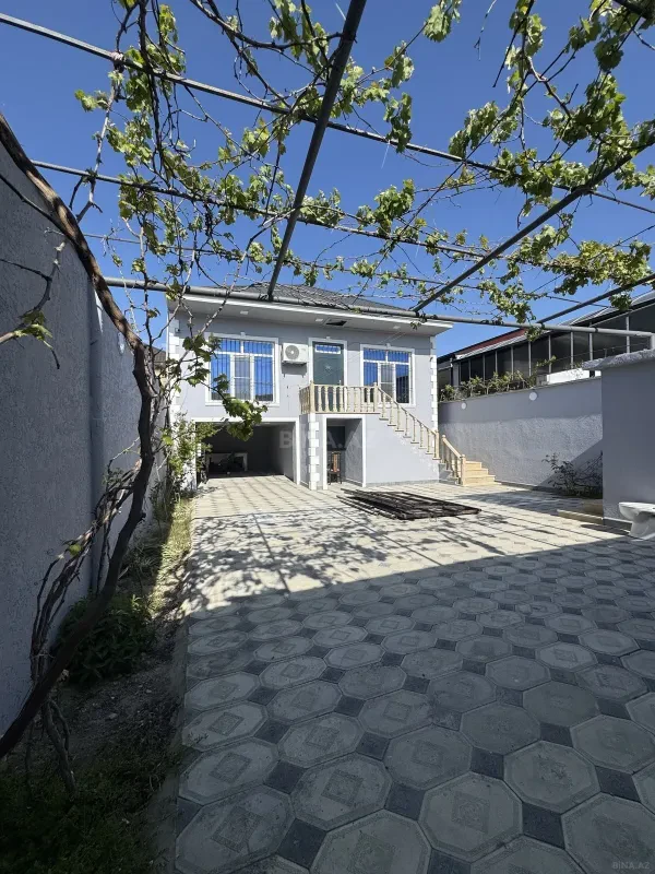Satılır 4 otaqlı həyət evi 165 m²
