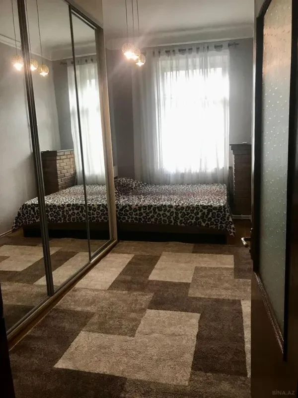Kirayə verilir 2 otaqlı mənzil 68 m²