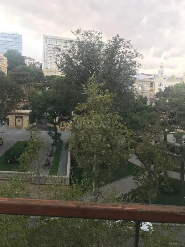 Kirayə verilir 2 otaqlı mənzil 68 m²