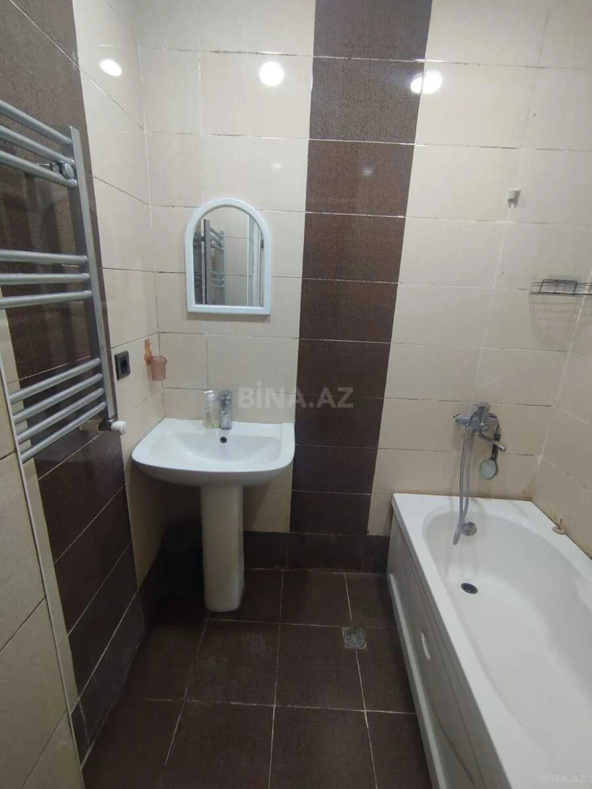 Kirayə verilir 2 otaqlı mənzil 60 m²