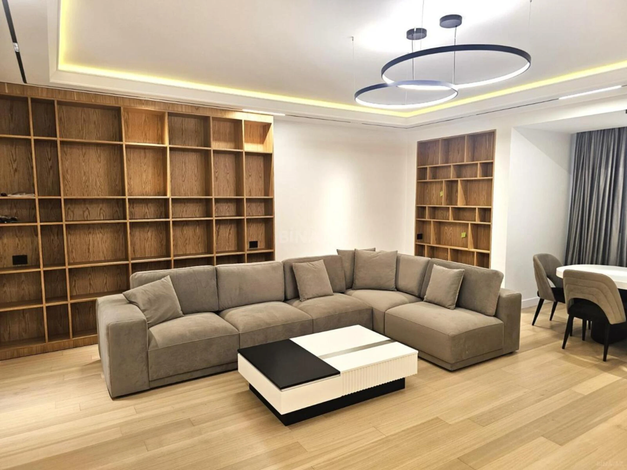 Kirayə verilir 3 otaqlı mənzil 150 m²