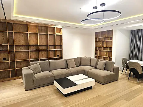 Kirayə verilir 3 otaqlı mənzil 150 m²