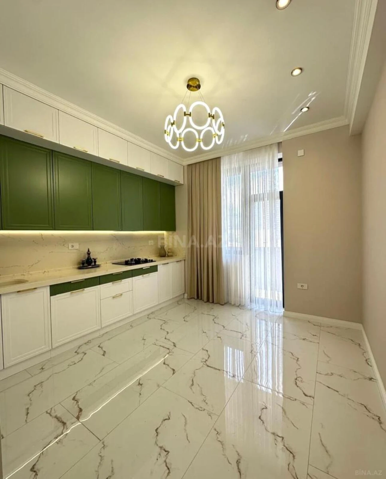 Kirayə verilir 3 otaqlı mənzil 145 m²