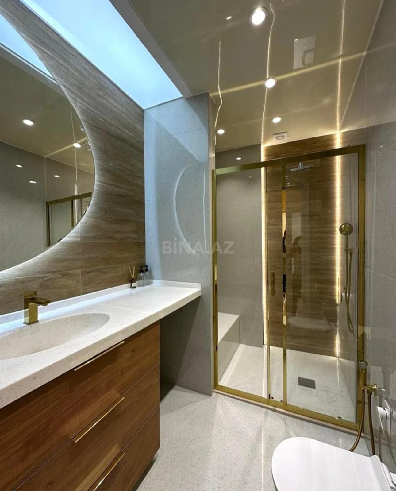 Kirayə verilir 3 otaqlı mənzil 145 m²