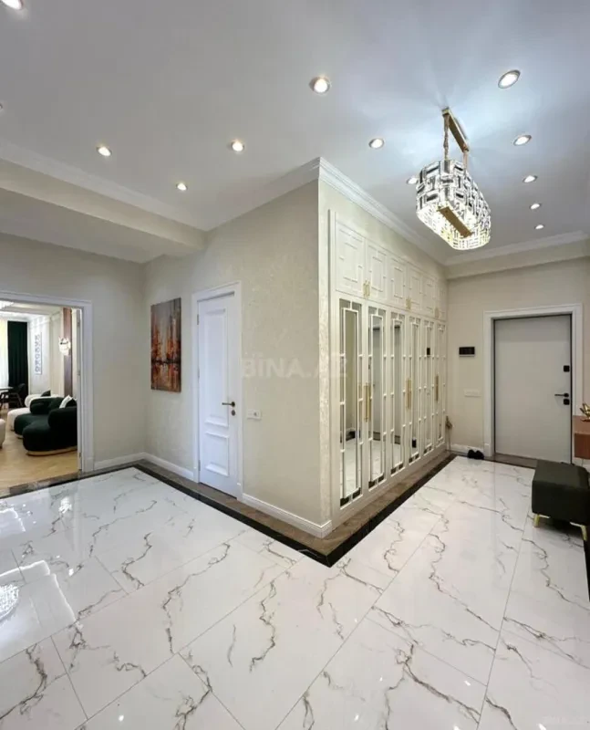 Kirayə verilir 3 otaqlı mənzil 145 m²