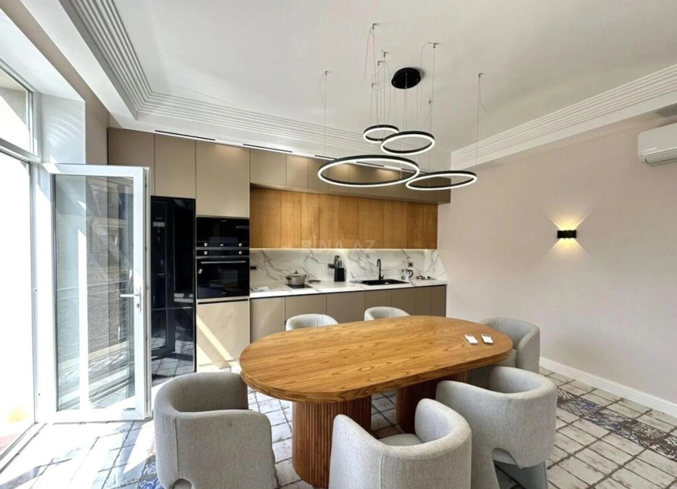 Kirayə verilir 3 otaqlı mənzil 140 m²