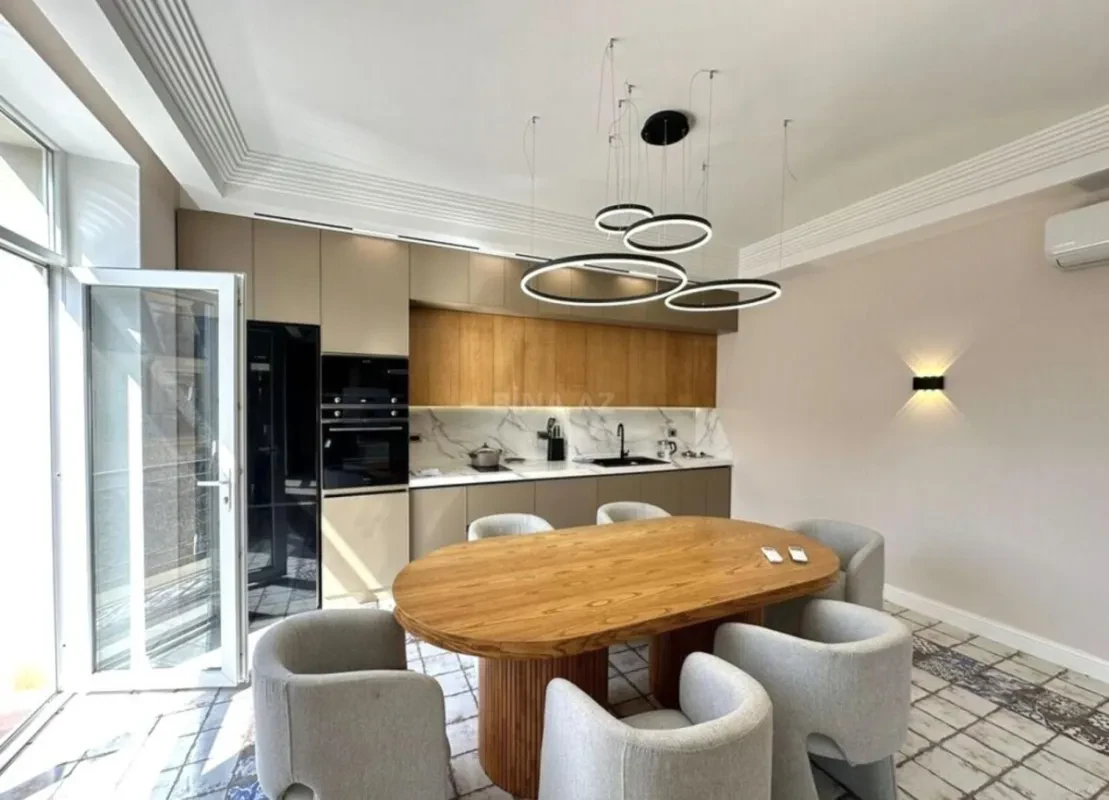 Kirayə verilir 3 otaqlı mənzil 140 m²