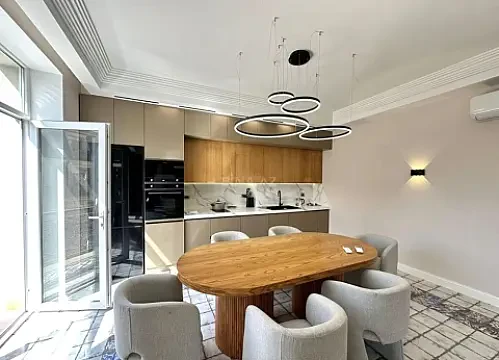 Kirayə verilir 3 otaqlı mənzil 140 m²