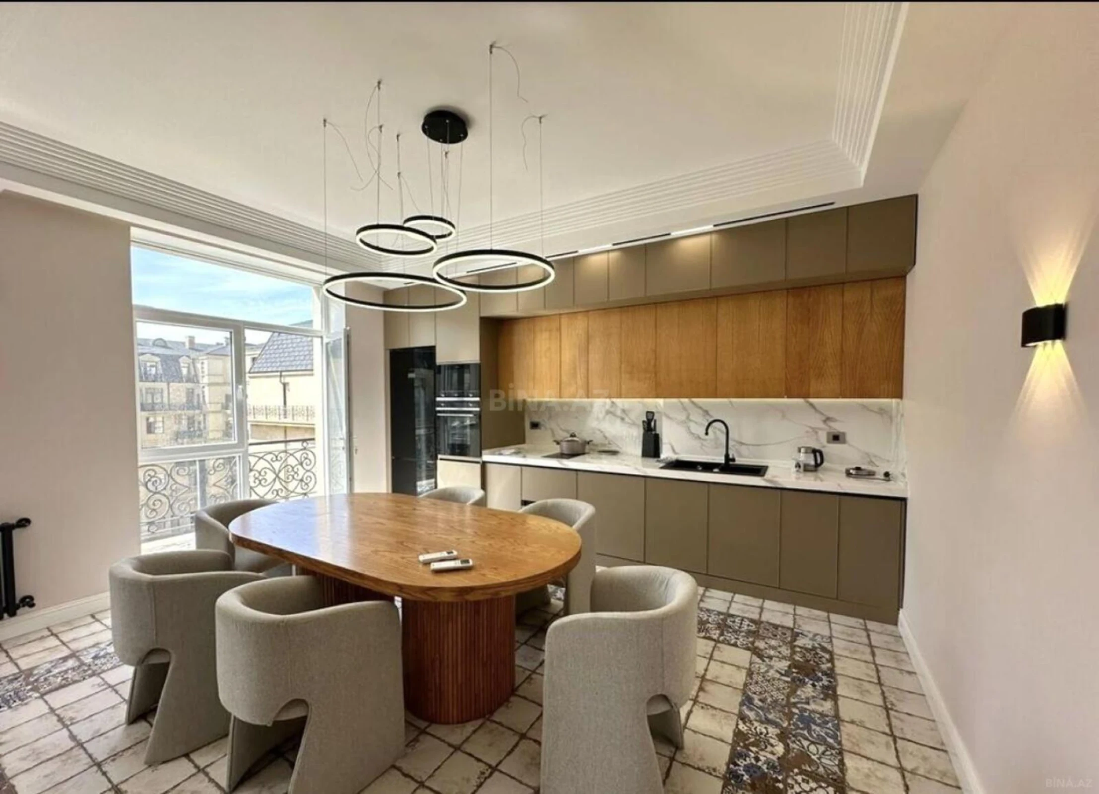 Kirayə verilir 3 otaqlı mənzil 140 m²