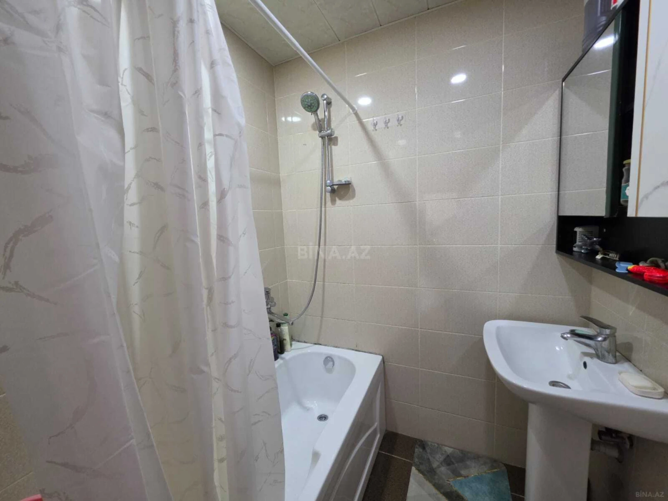 Satılır 4 otaqlı mənzil 112 m²
