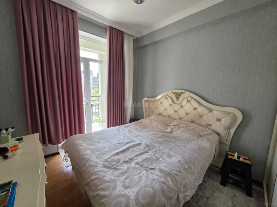 Satılır 4 otaqlı mənzil 112 m²
