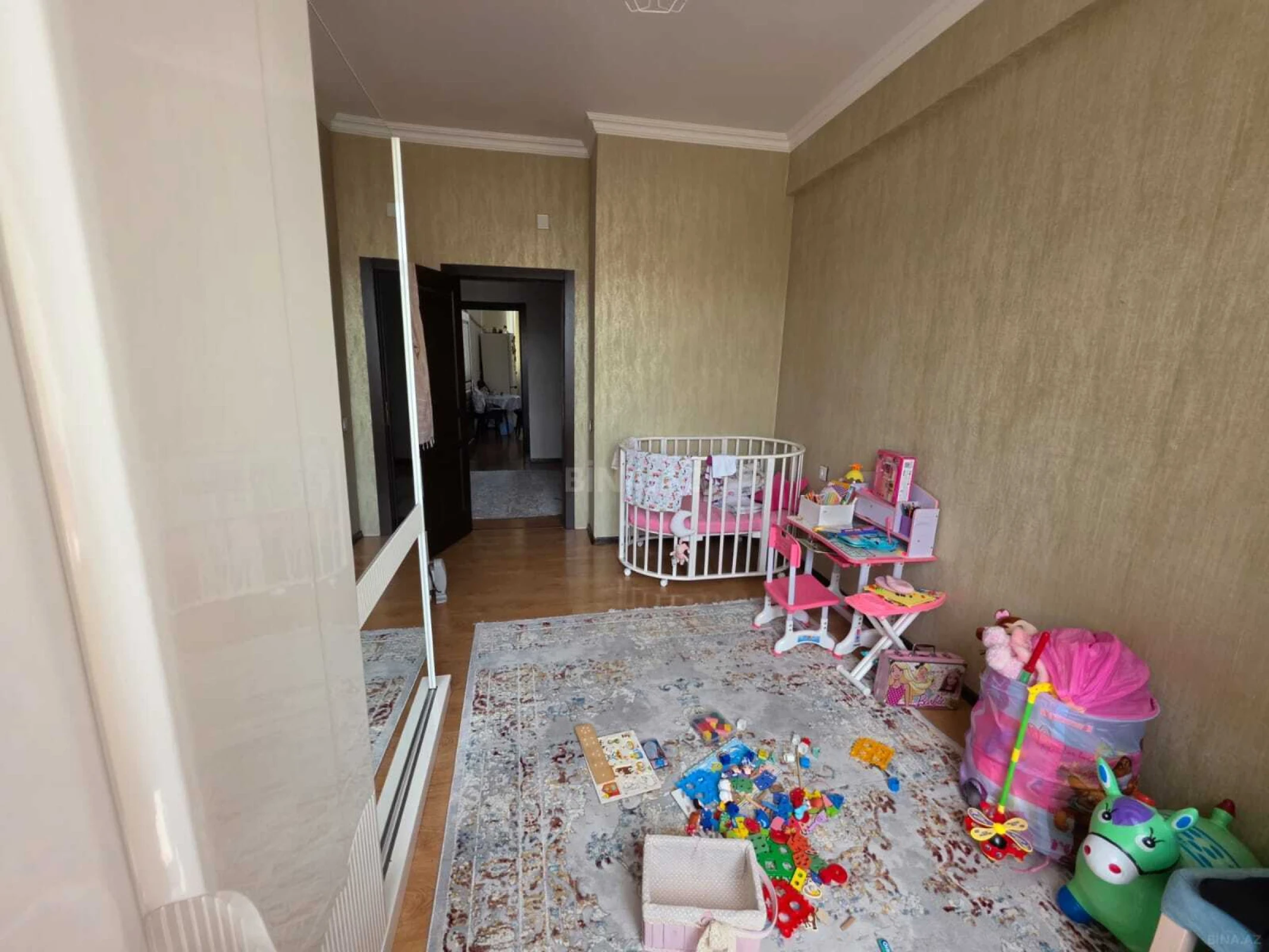 Satılır 4 otaqlı mənzil 112 m²