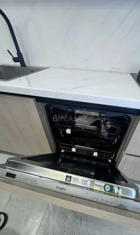 Kirayə verilir 4 otaqlı mənzil 140 m²