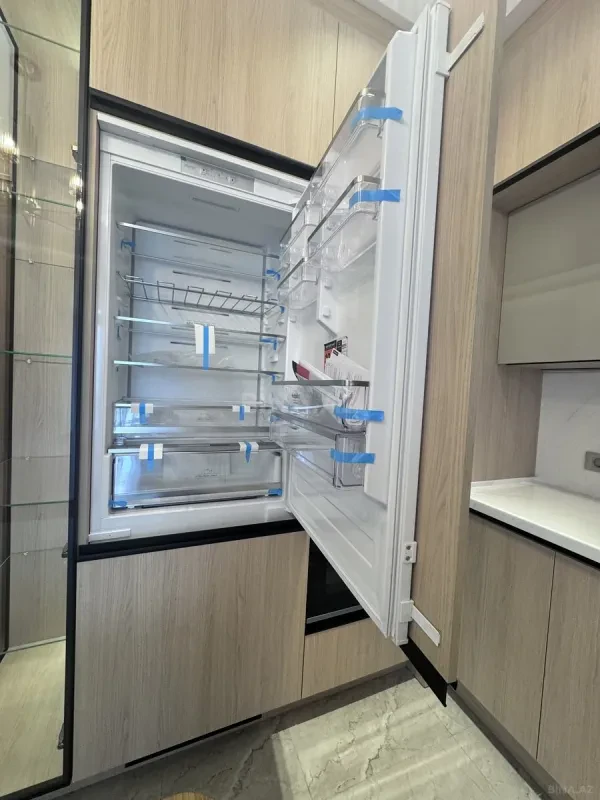Kirayə verilir 4 otaqlı mənzil 140 m²