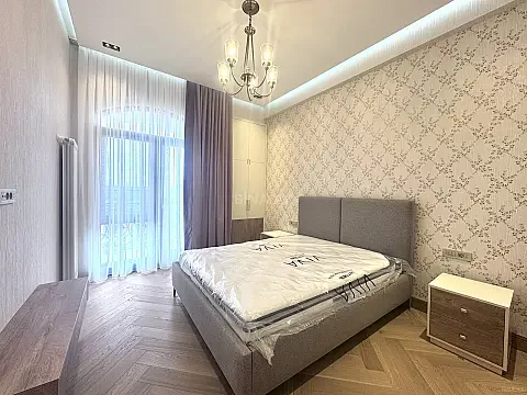 Kirayə verilir 4 otaqlı mənzil 140 m²