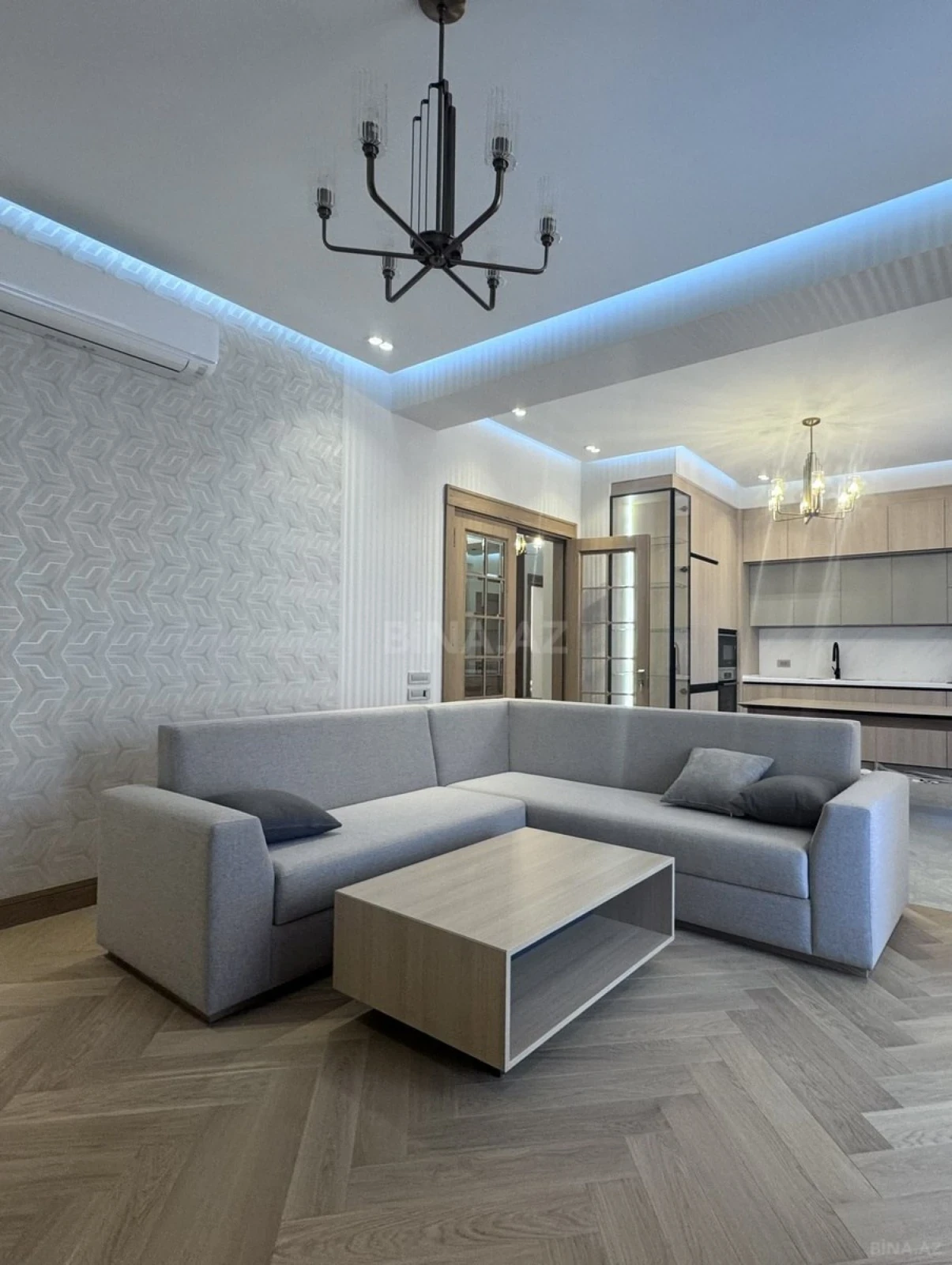 Kirayə verilir 4 otaqlı mənzil 140 m²
