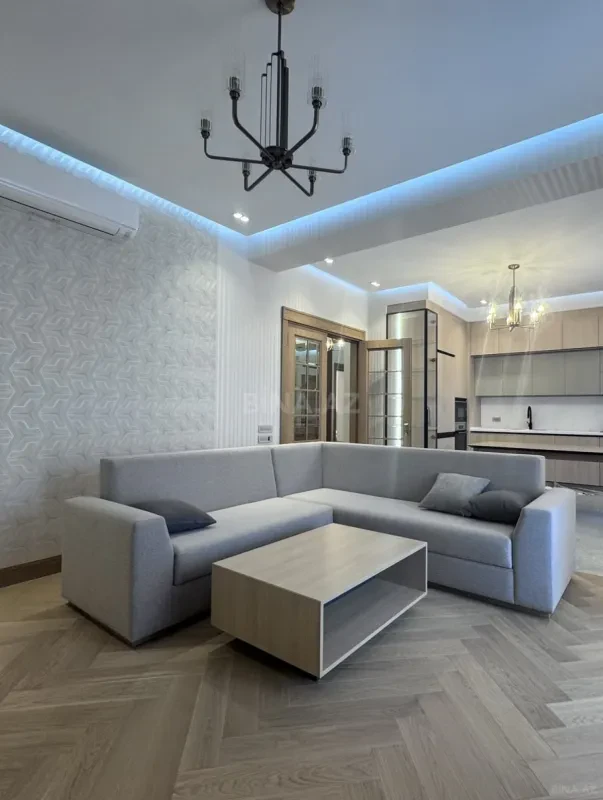 Kirayə verilir 4 otaqlı mənzil 140 m²