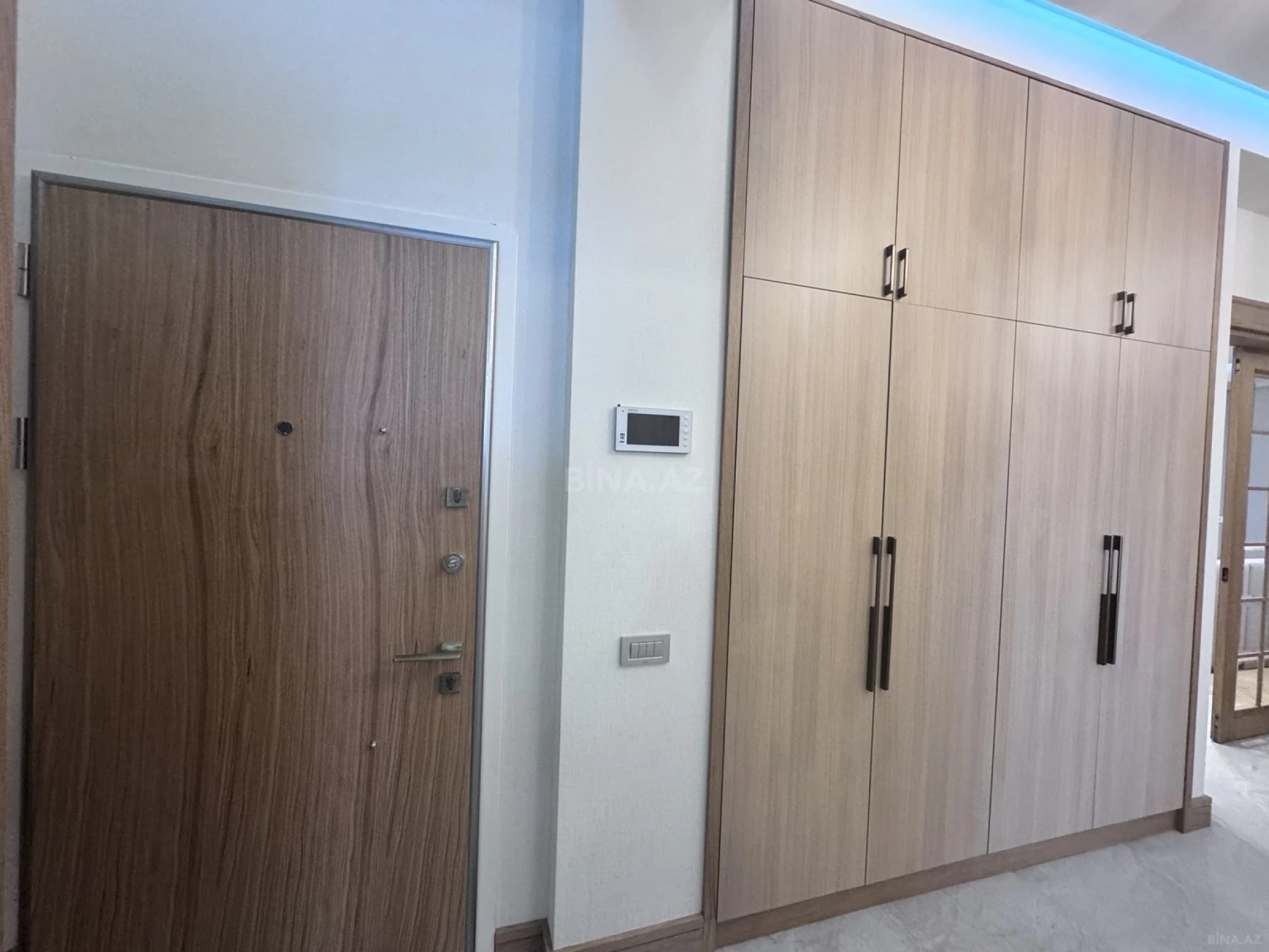 Kirayə verilir 4 otaqlı mənzil 140 m²
