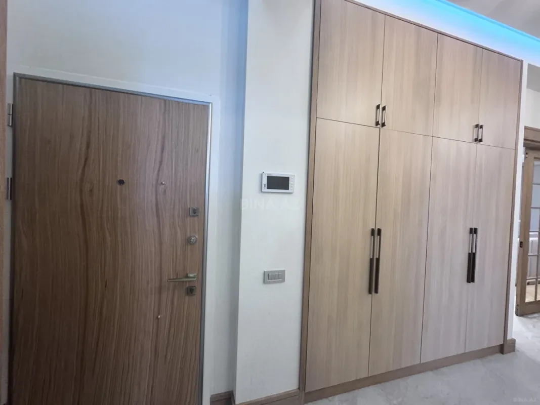 Kirayə verilir 4 otaqlı mənzil 140 m²