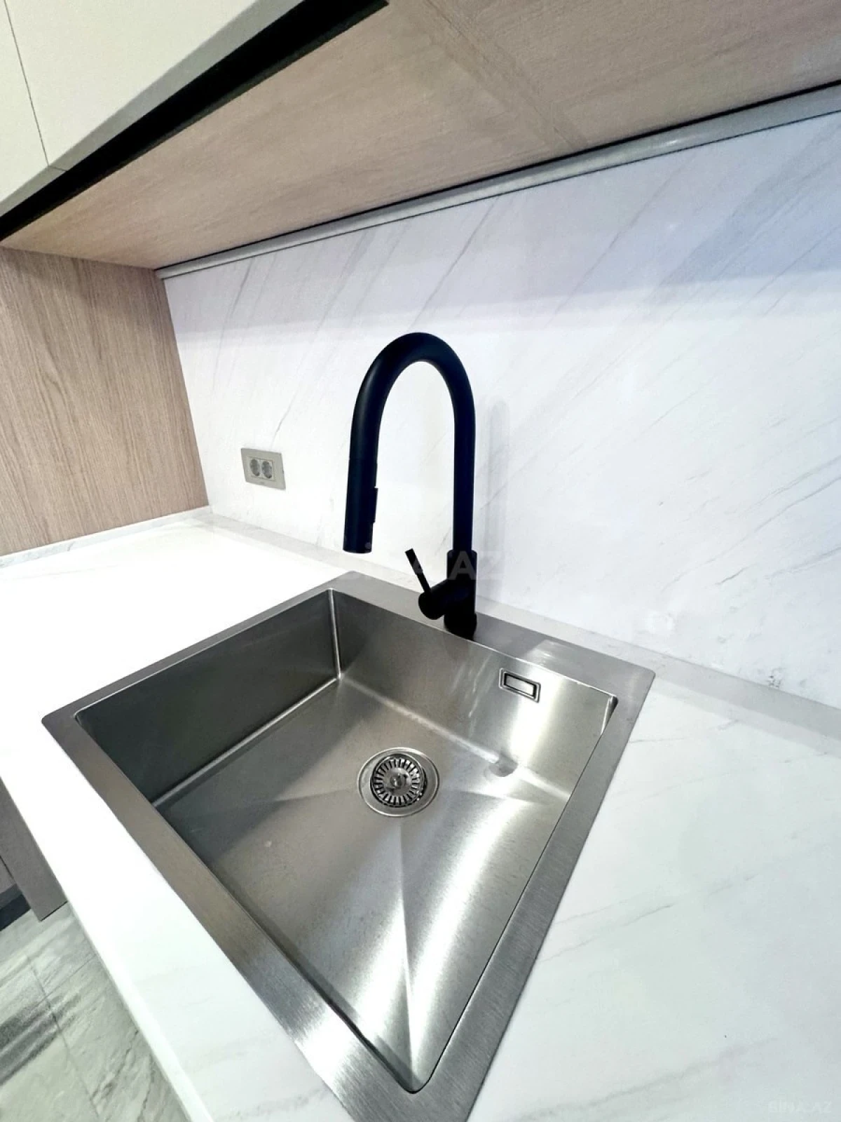 Kirayə verilir 4 otaqlı mənzil 140 m²