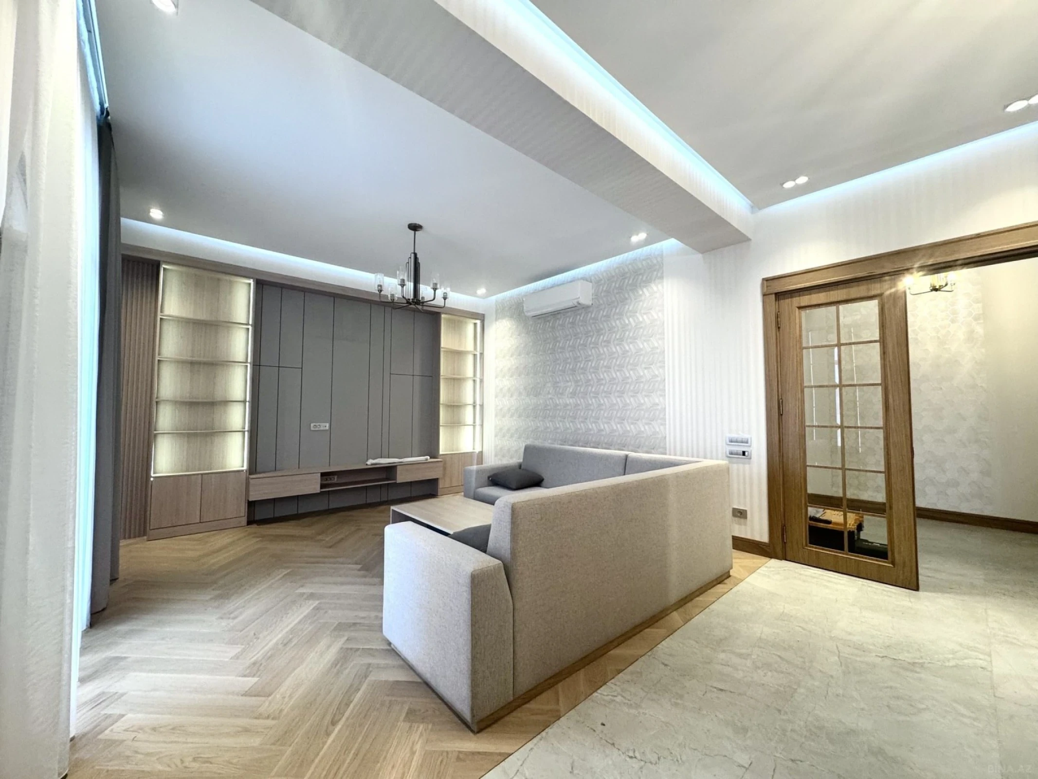 Kirayə verilir 4 otaqlı mənzil 140 m²