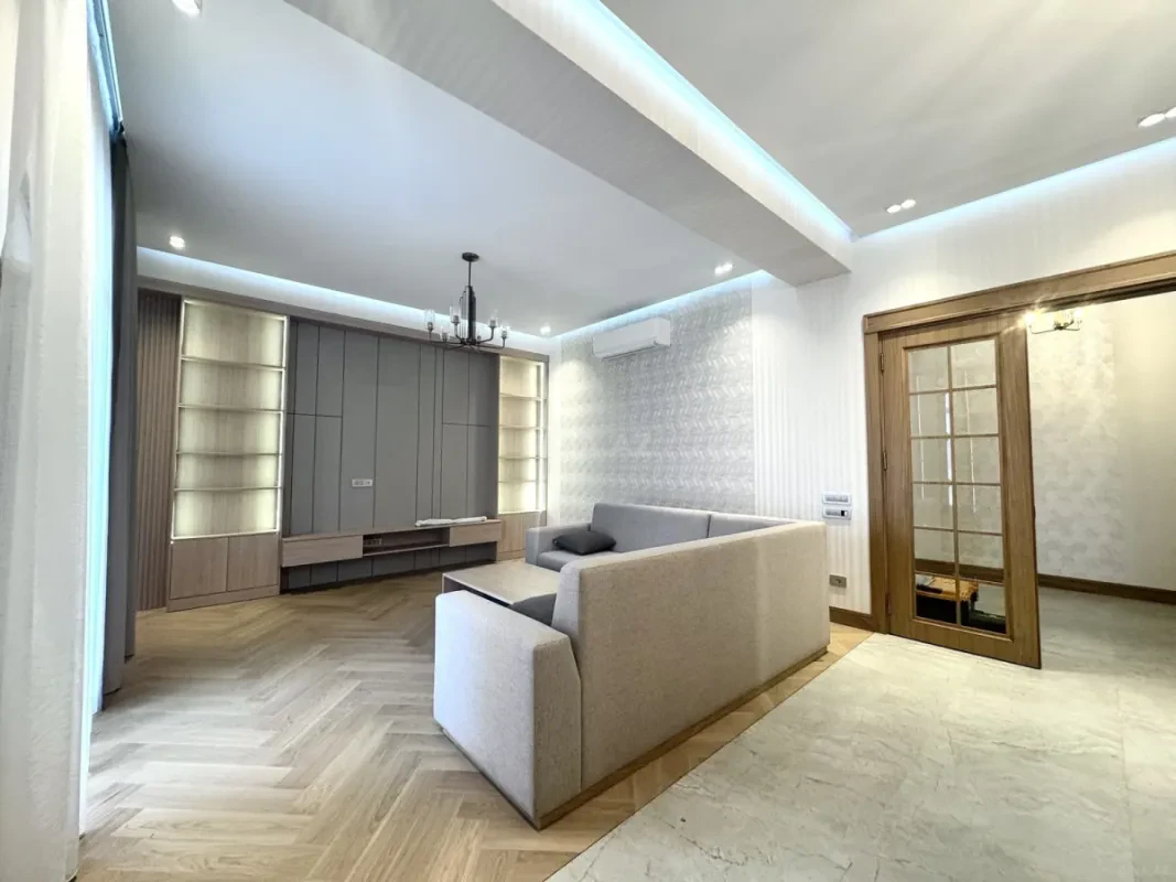 Kirayə verilir 4 otaqlı mənzil 140 m²