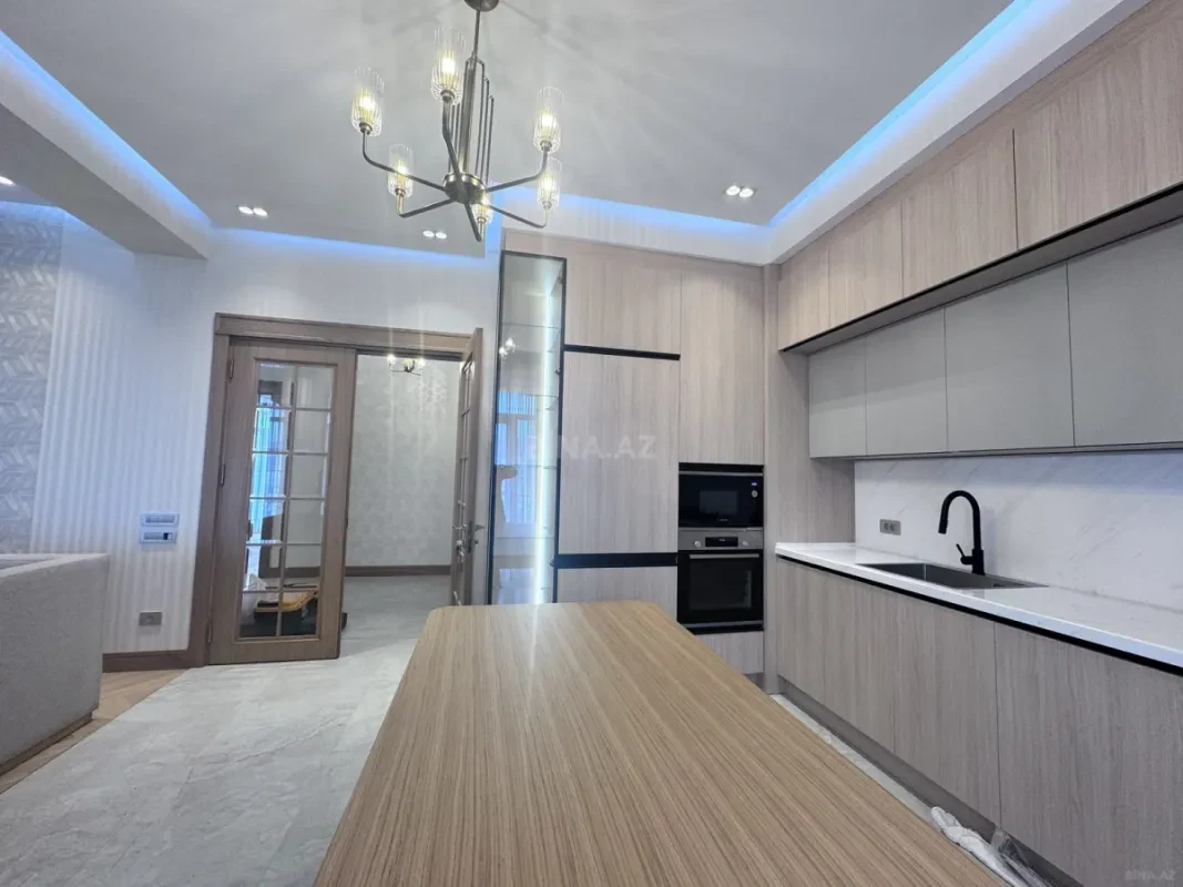 Kirayə verilir 4 otaqlı mənzil 140 m²