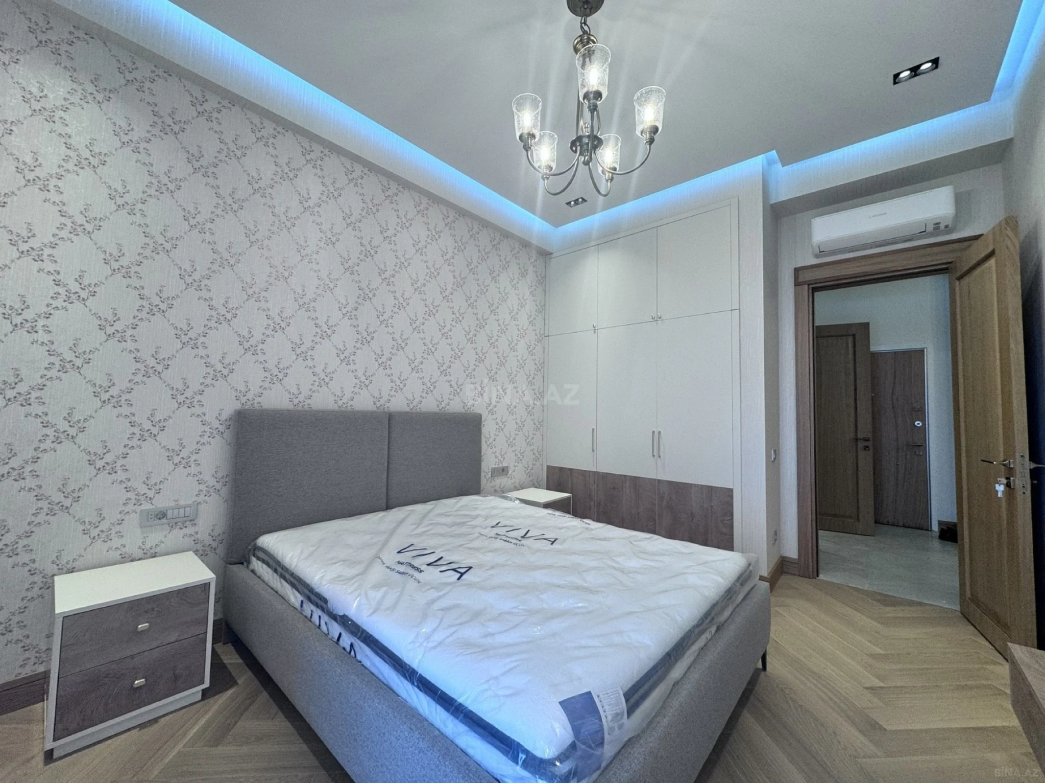 Kirayə verilir 4 otaqlı mənzil 140 m²