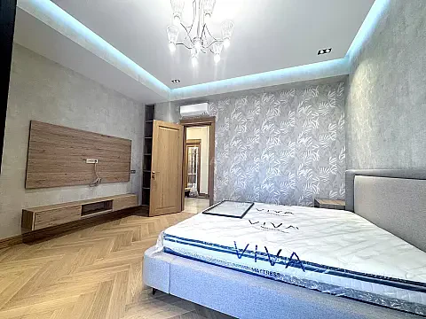 Kirayə verilir 4 otaqlı mənzil 140 m²