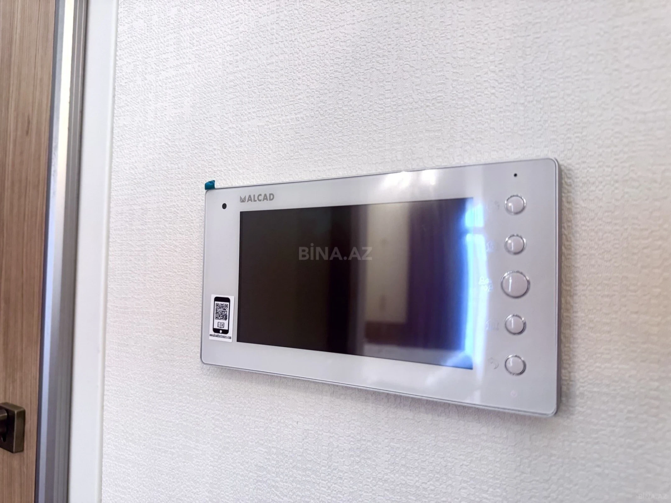 Kirayə verilir 4 otaqlı mənzil 140 m²