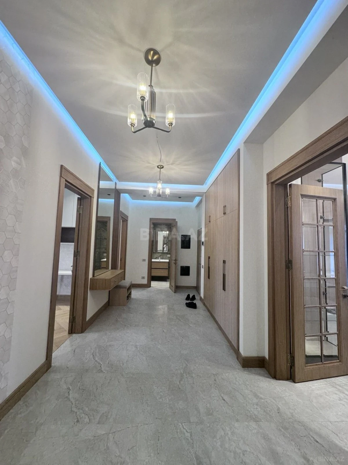 Kirayə verilir 4 otaqlı mənzil 140 m²