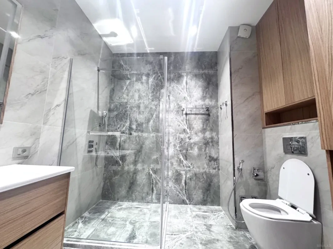 Kirayə verilir 4 otaqlı mənzil 140 m²