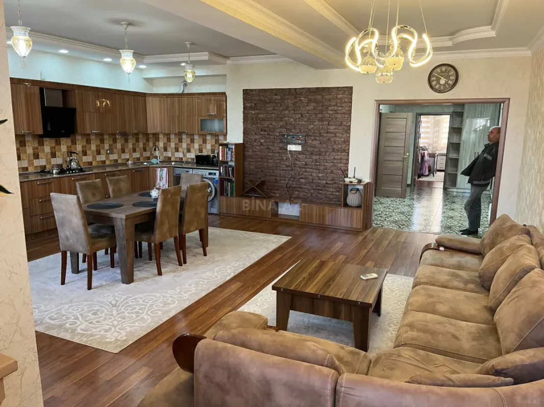 Satılır 3 otaqlı mənzil 120 m²