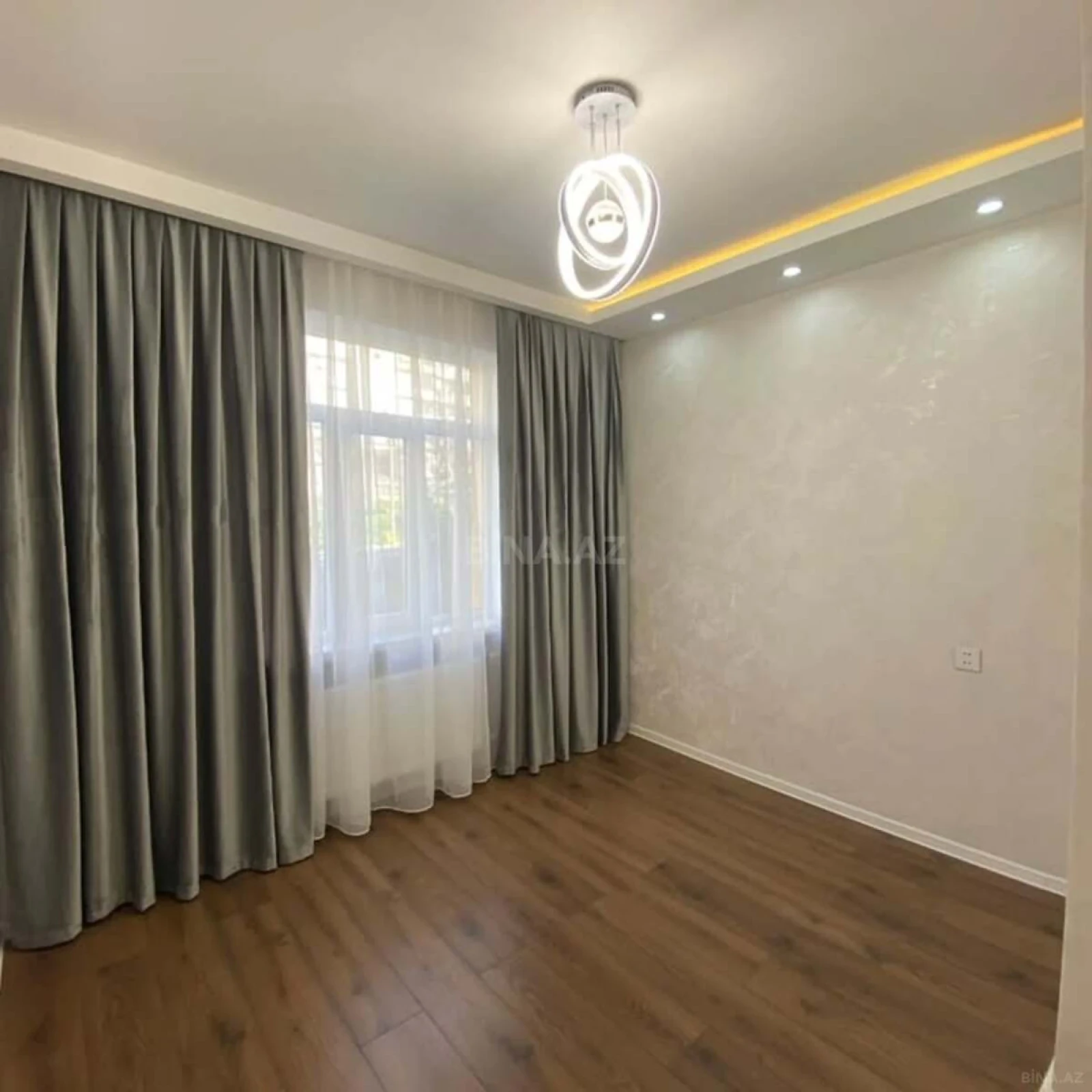 Satılır 2 otaqlı mənzil 65 m²