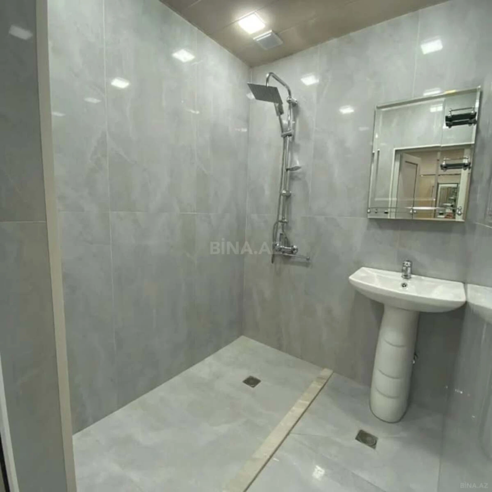 Satılır 2 otaqlı mənzil 65 m²