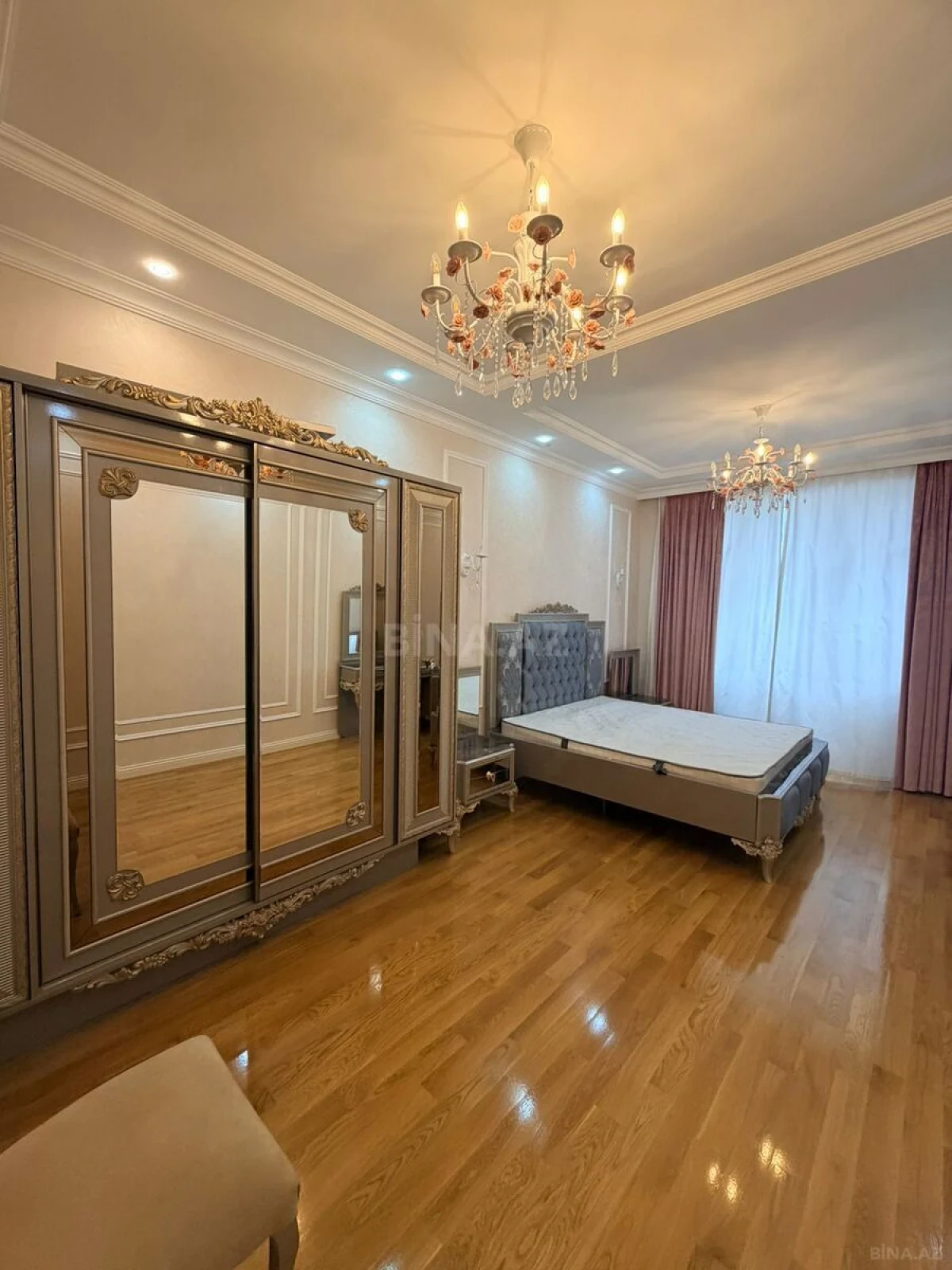 Kirayə verilir 2 otaqlı mənzil 125 m²