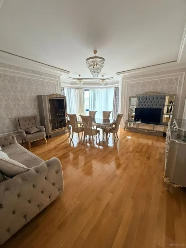 Kirayə verilir 2 otaqlı mənzil 125 m²