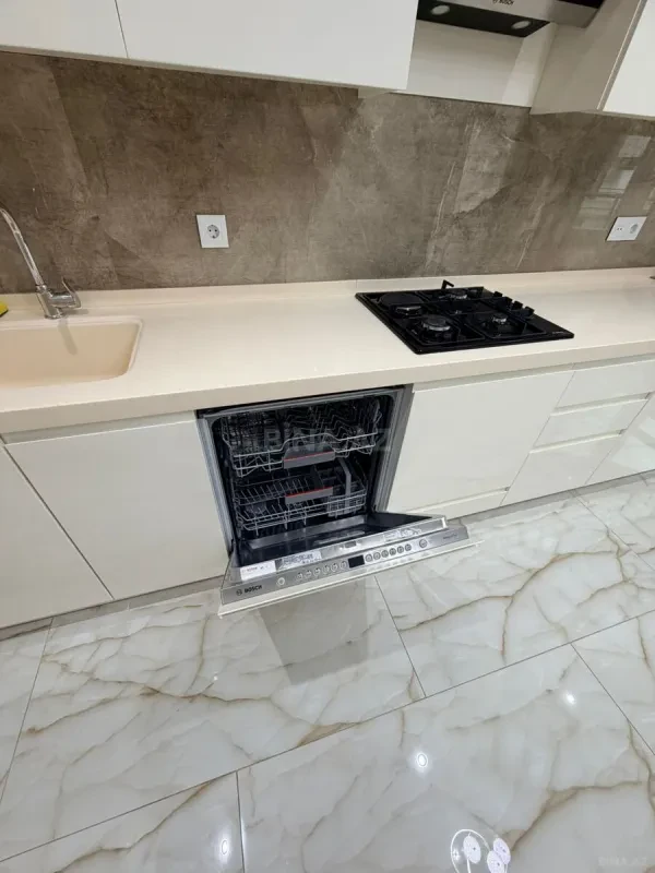 Kirayə verilir 2 otaqlı mənzil 125 m²