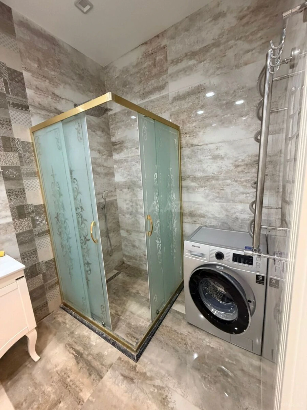 Kirayə verilir 2 otaqlı mənzil 125 m²